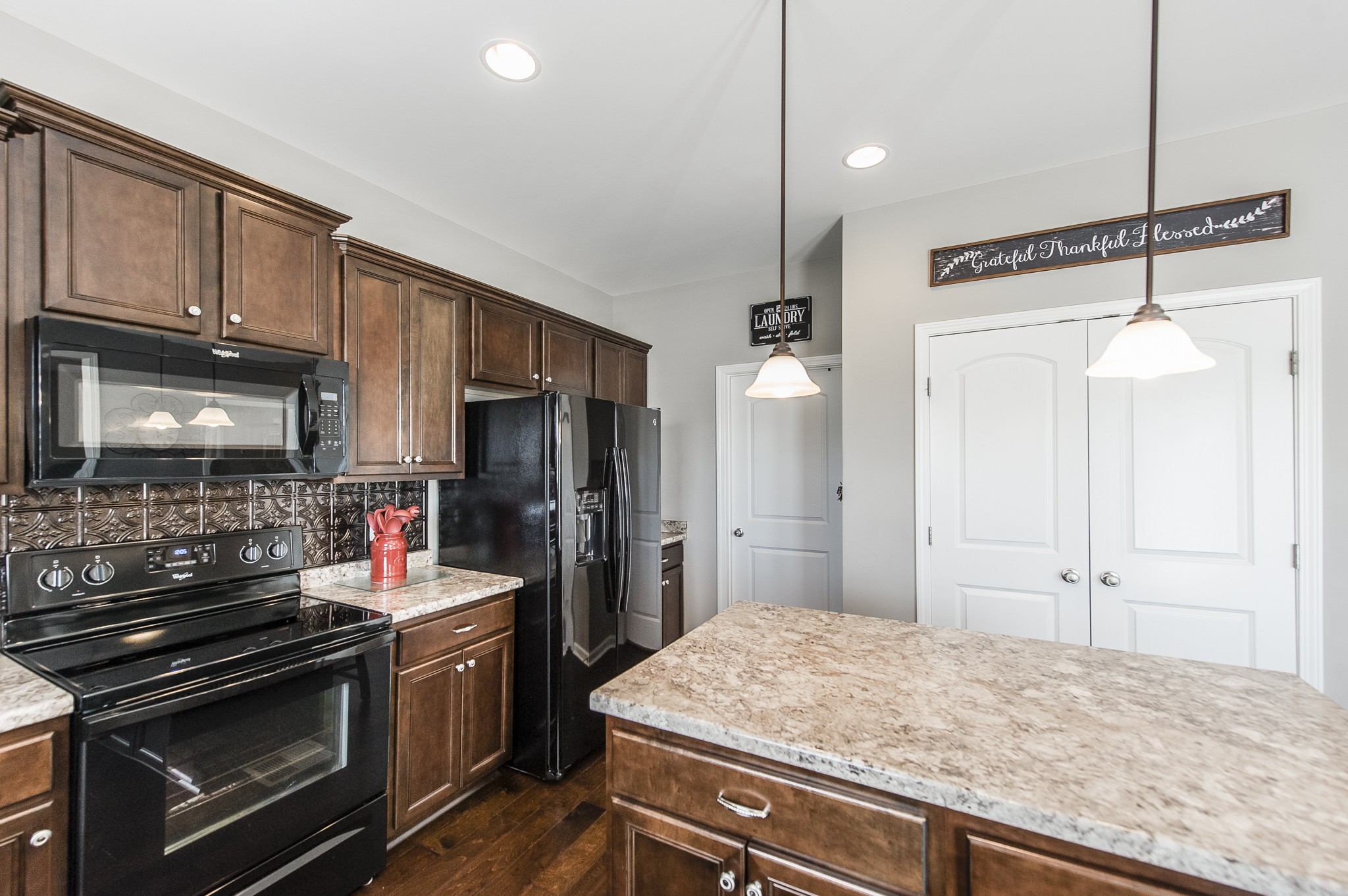 114 Monteview Drive Hendersonville, TN 37075 - Photo 20 of 42 a kitchen with a stove and a refrigerator