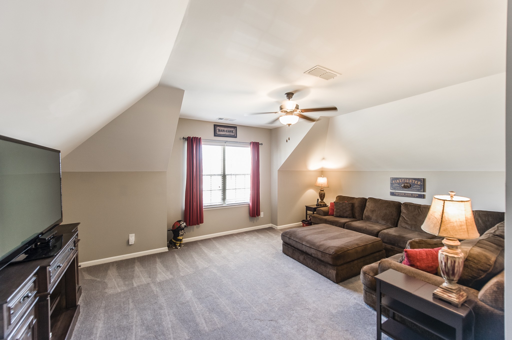 114 Monteview Drive Hendersonville, TN 37075 - Photo 27 of 42 a living room with furniture a ceiling fan and a window