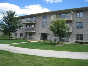 $249,900 | 1041 Ashley Court North, Unit 2D, Lockport, IL 60441