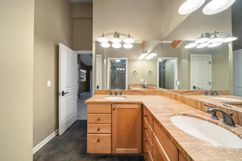 $639,000 | 850 Hillside Drive, Unit GG1, Fontana, WI 53125