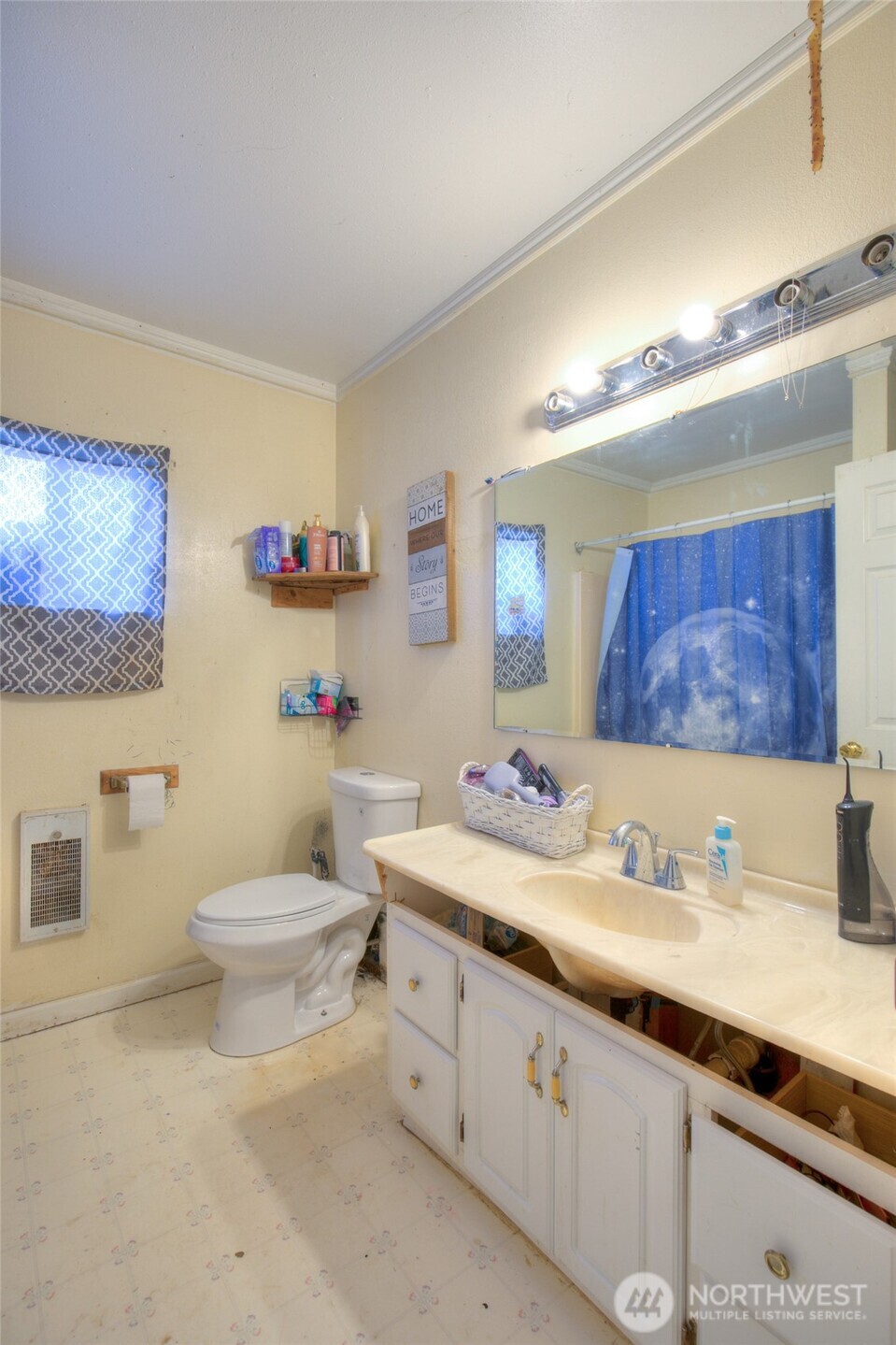 102 Elma Street Copalis Beach, WA 98535 - Photo 13 of 23 a bathroom with a toilet a sink and a mirror