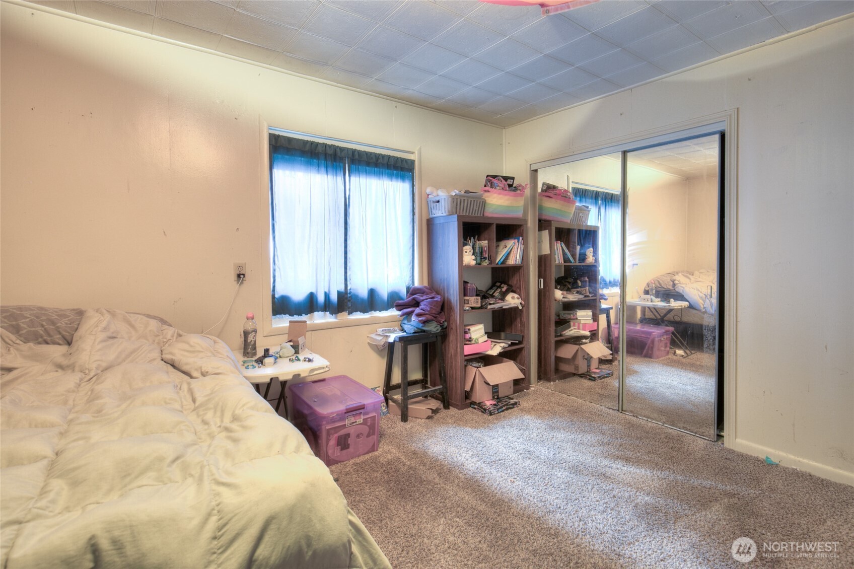 102 Elma Street Copalis Beach, WA 98535 - Photo 18 of 23 a bed room with a bed and a desk