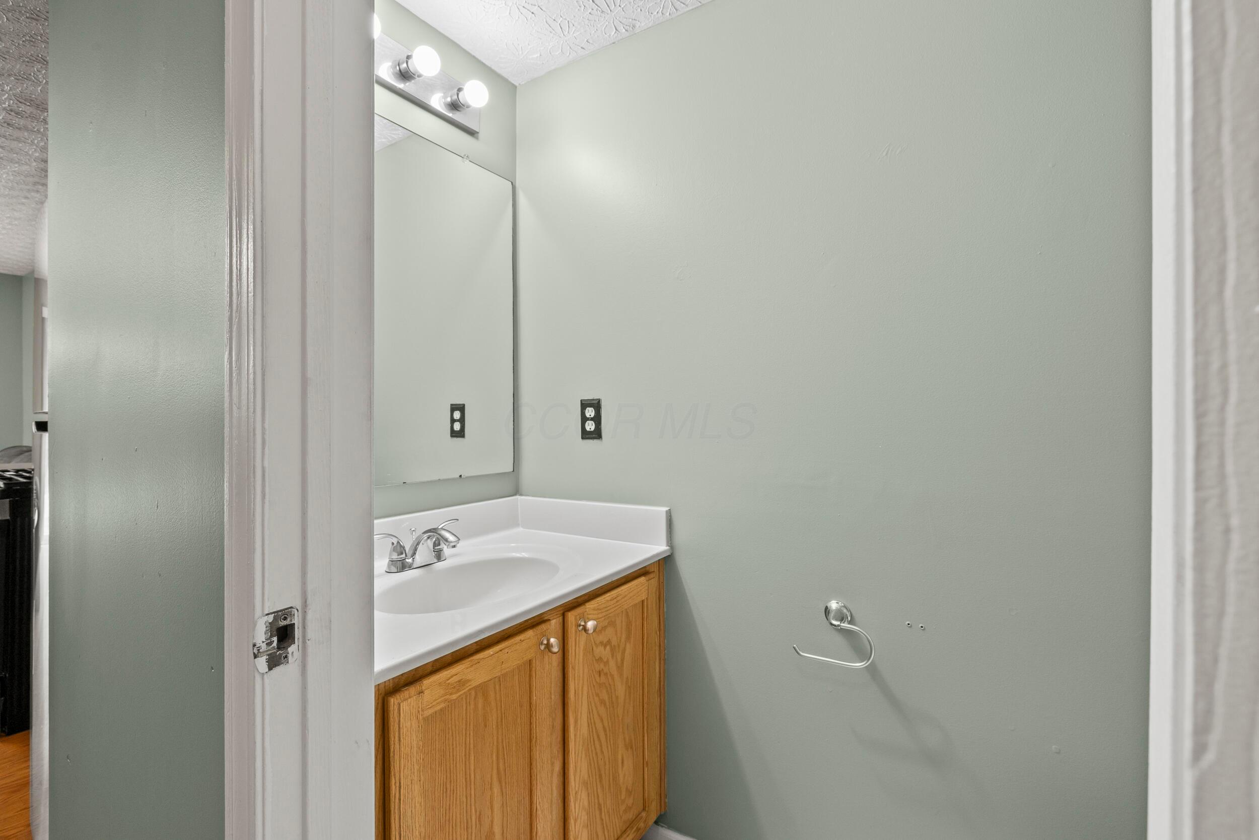 2077 Waymont Road Columbus, OH 43229 - Photo 16 of 27 16_half bath