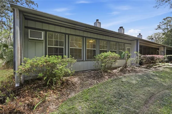 a view of a house with yard and garden