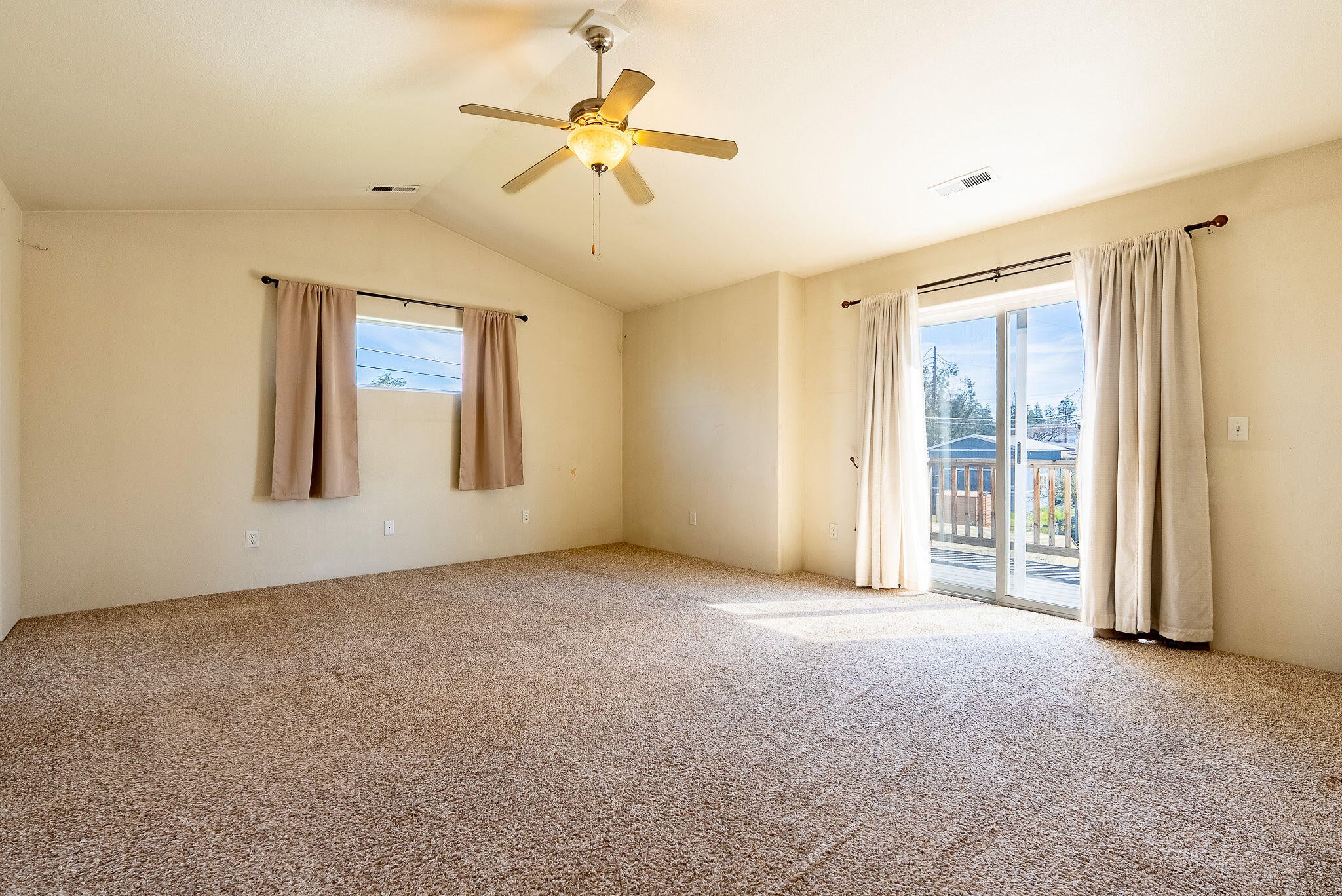 114 Cedar Street Central Point, OR 97502 - Photo 22 of 47 DSC02537-HDR