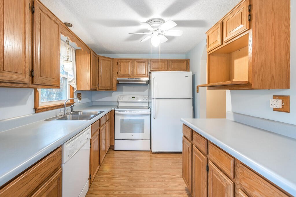 19 Grandview Road Haverhill, MA 01832 - Photo 7 of 19 Gallery Image 7