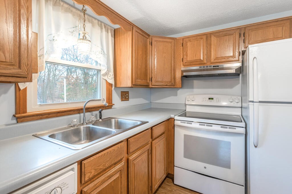 19 Grandview Road Haverhill, MA 01832 - Photo 8 of 19 Gallery Image 8
