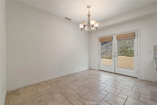 a view of empty room with window