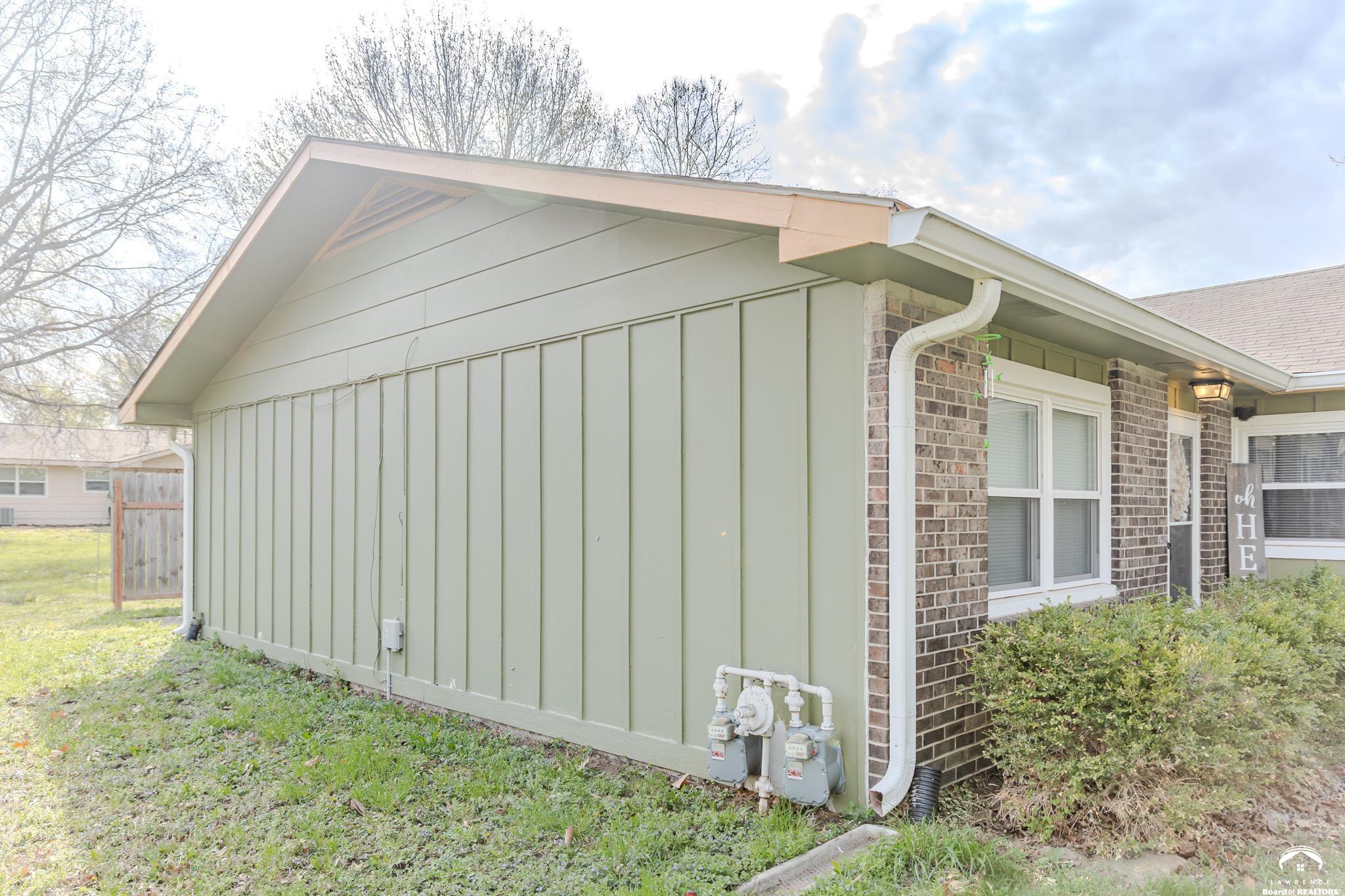 2802-2804 Ridge Court Lawrence, KS 66046 - Photo 4 of 10