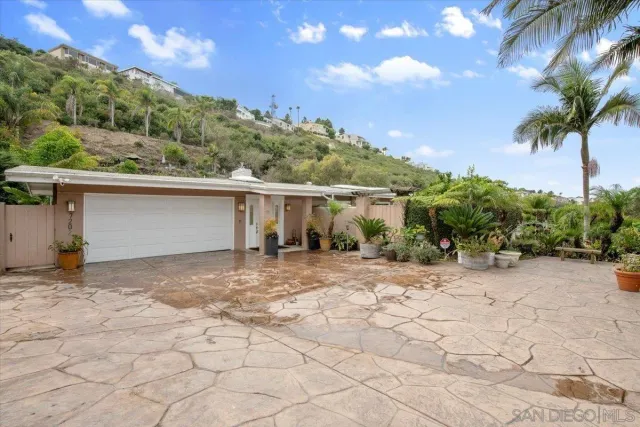 $2,750,000 | 7202 Via Capri, La Jolla, CA 92037