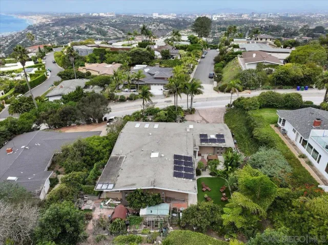 $2,750,000 | 7202 Via Capri, La Jolla, CA 92037