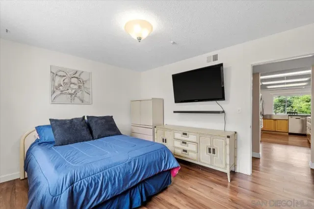 $2,750,000 | 7202 Via Capri, La Jolla, CA 92037