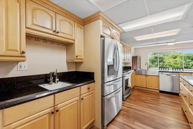 $2,750,000 | 7202 Via Capri, La Jolla, CA 92037