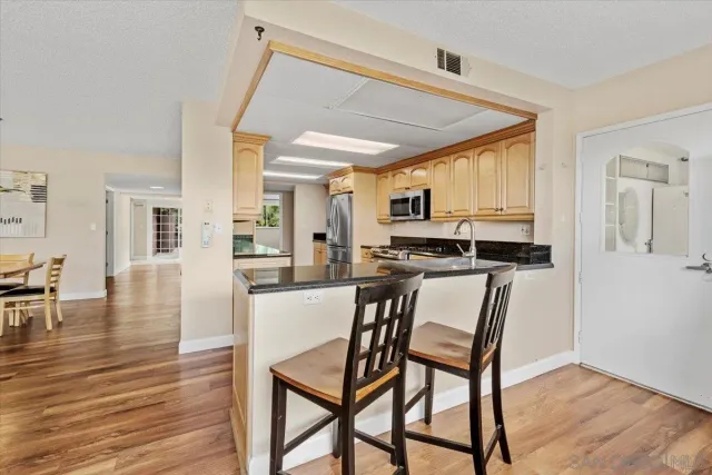 $2,750,000 | 7202 Via Capri, La Jolla, CA 92037