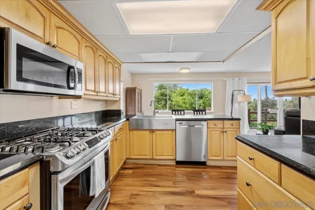 $2,750,000 | 7202 Via Capri, La Jolla, CA 92037