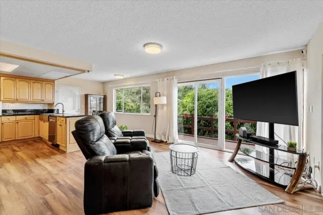 $2,750,000 | 7202 Via Capri, La Jolla, CA 92037