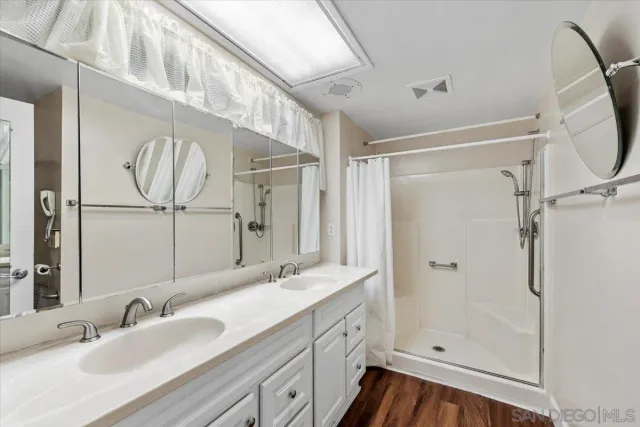 $2,750,000 | 7202 Via Capri, La Jolla, CA 92037