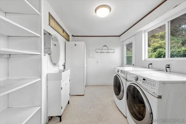 $2,750,000 | 7202 Via Capri, La Jolla, CA 92037