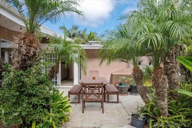 $2,750,000 | 7202 Via Capri, La Jolla, CA 92037