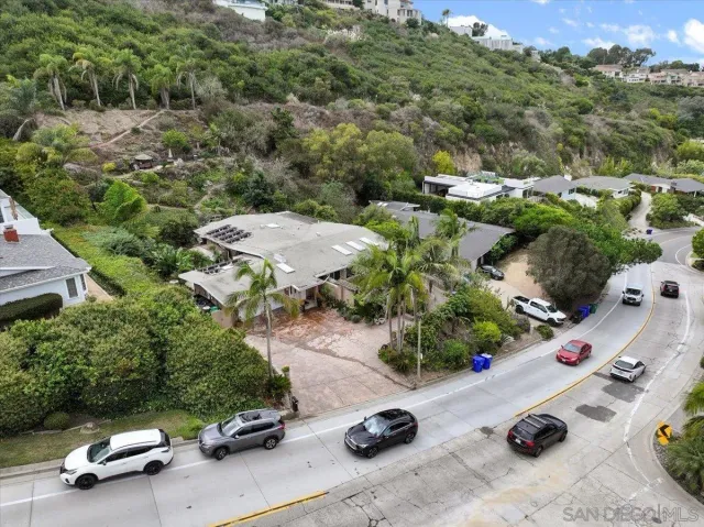 $2,750,000 | 7202 Via Capri, La Jolla, CA 92037