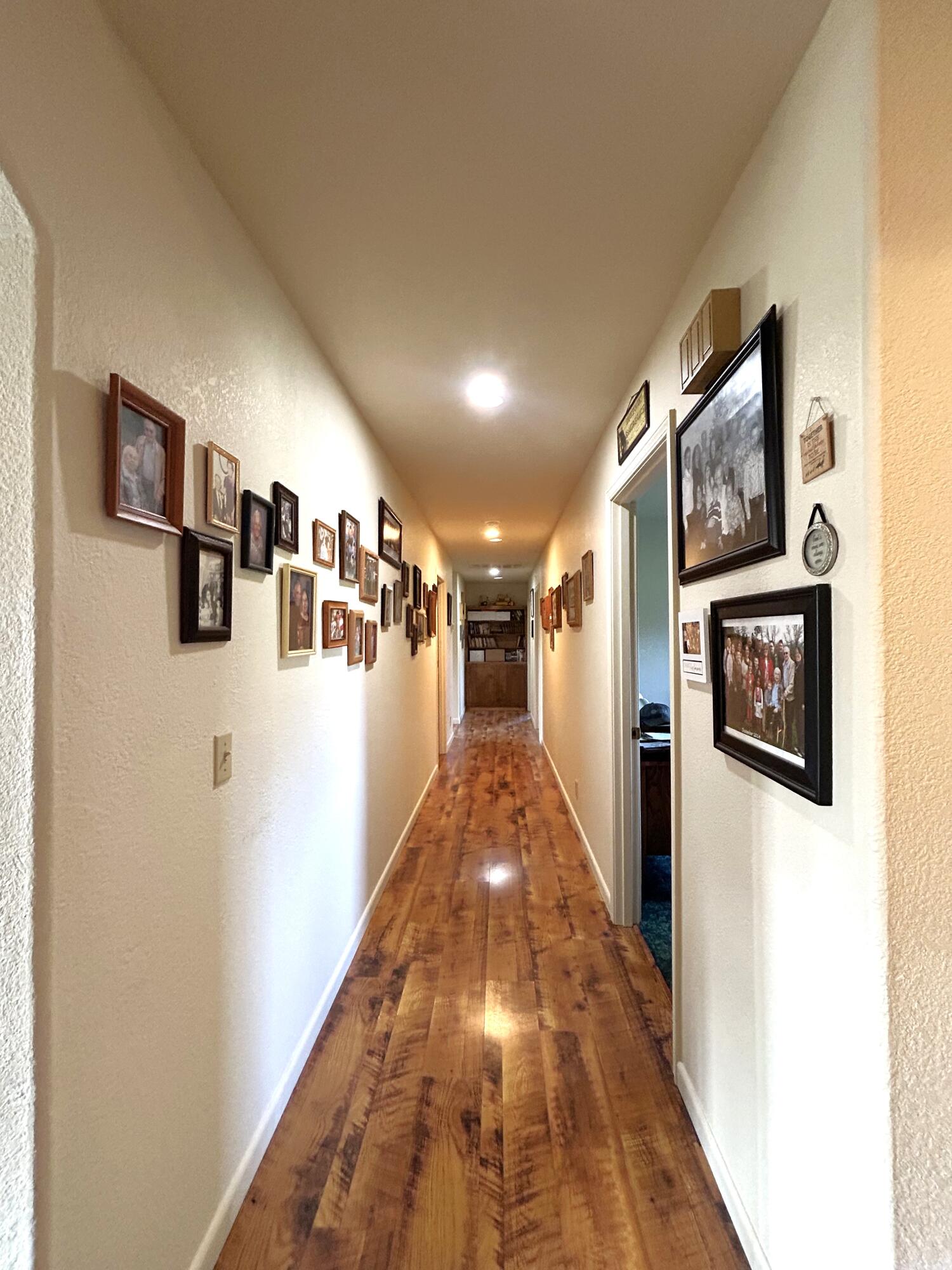 620 Dick George Road Cave Junction, OR 97523 - Photo 19 of 123 61. Hallway