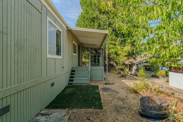 a view of an entrance of the house