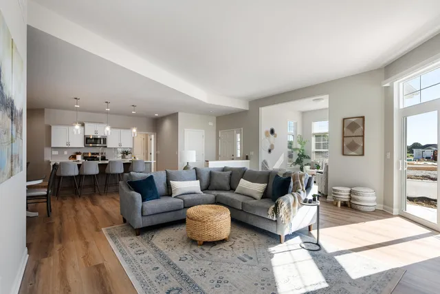 $659,999 | 847 North Verona Circle, Unit 5, Grafton, WI 53024