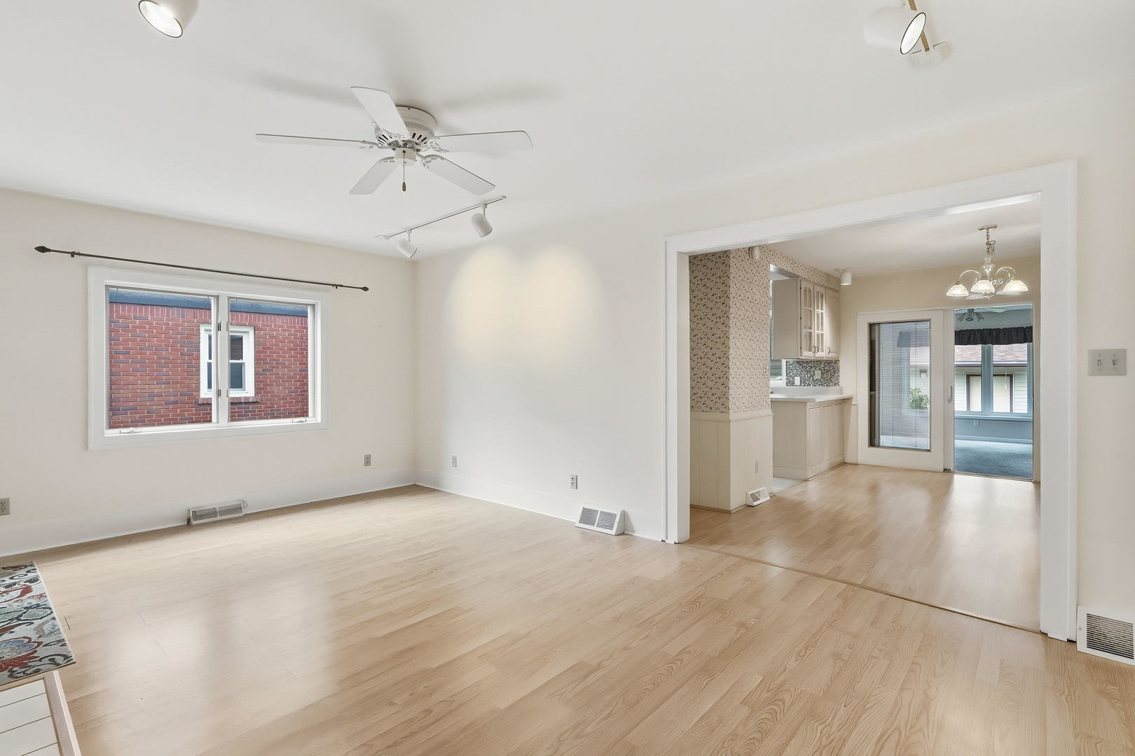 2534 30th Street Rock Island, IL 61201 - Photo 3 of 32