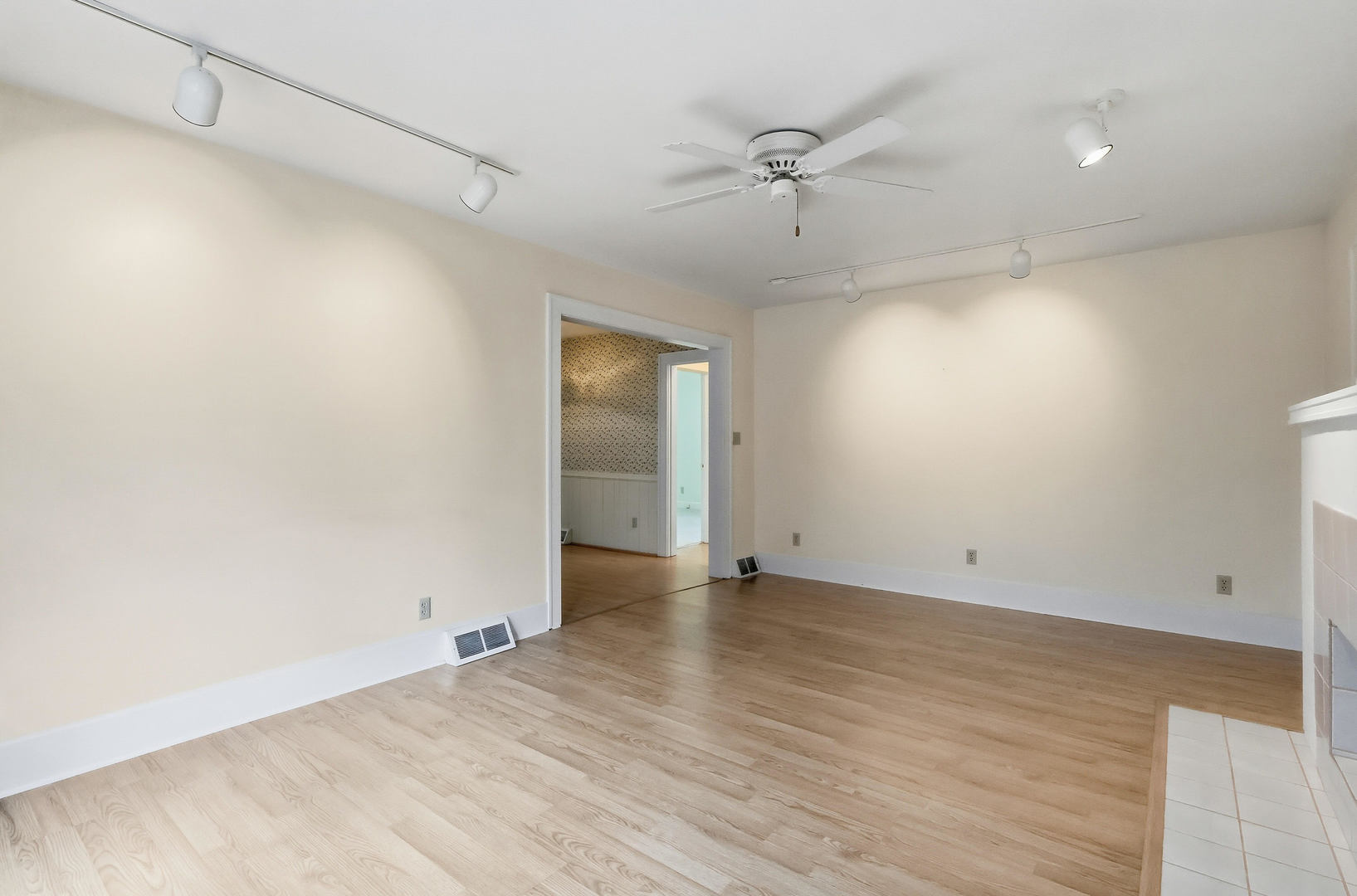 2534 30th Street Rock Island, IL 61201 - Photo 5 of 32