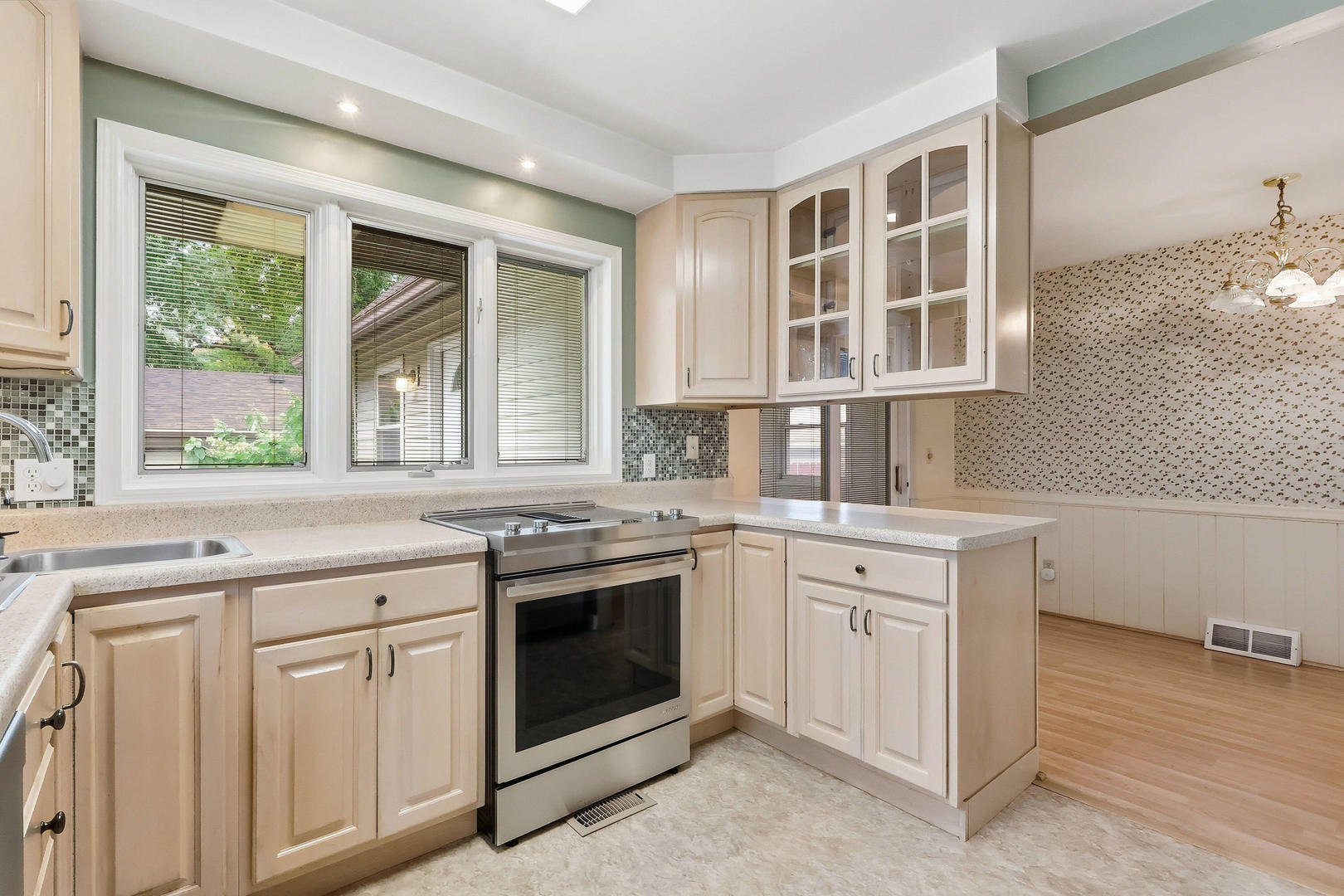 2534 30th Street Rock Island, IL 61201 - Photo 7 of 32