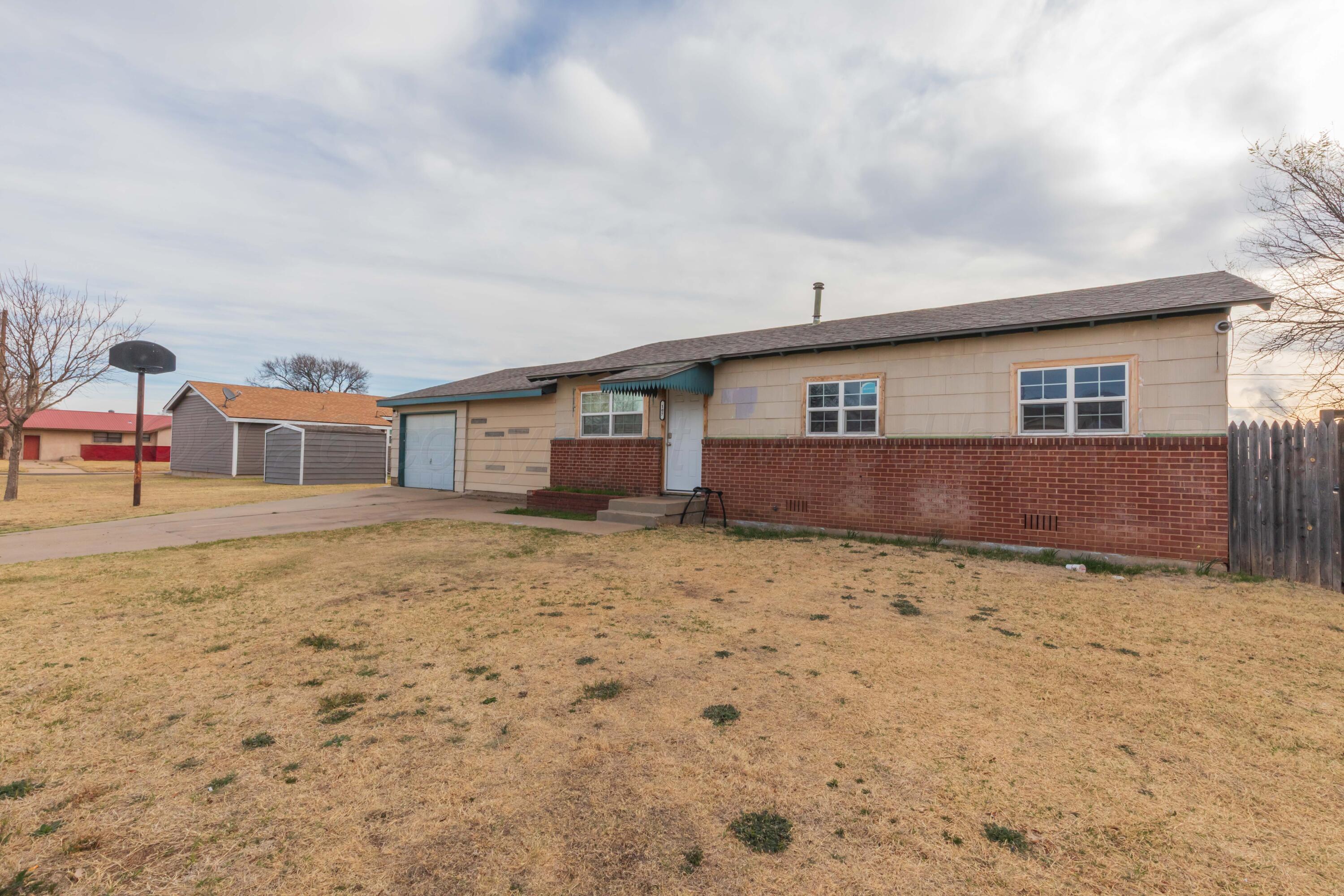 107 Inverness Street Borger, TX 79007 - Photo 2 of 22 a backyard of a house