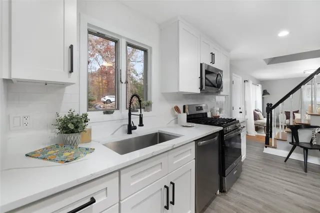 $509,900 | 374 Crandall Road, Tiverton, RI 02878