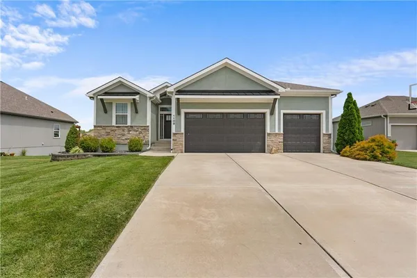 $665,000 | 1109 Southwest Brookside Court, Lee's Summit, MO 64064