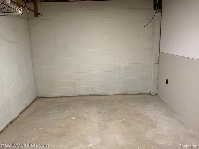451 Larson Road Attica, MI 48412 - Photo 10 of 19 IMG_2577.jpg