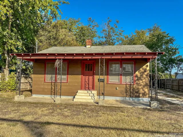 $850 | 162 West Faust Street, New Braunfels, TX 78130