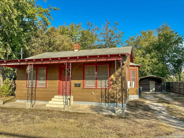 $850 | 162 West Faust Street, New Braunfels, TX 78130