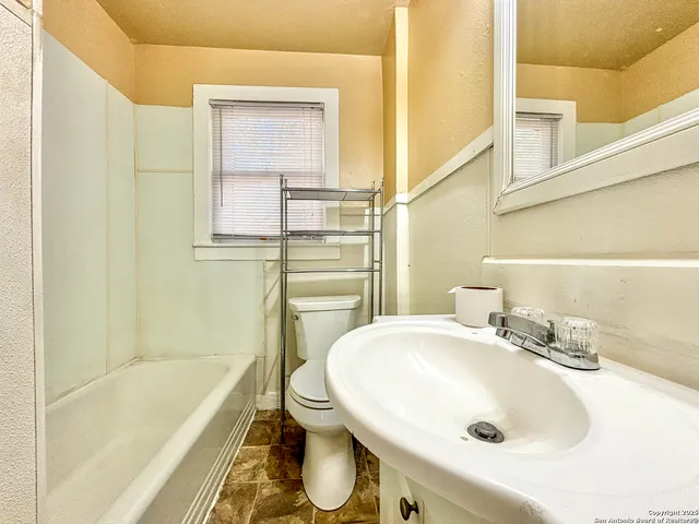 $850 | 162 West Faust Street, New Braunfels, TX 78130