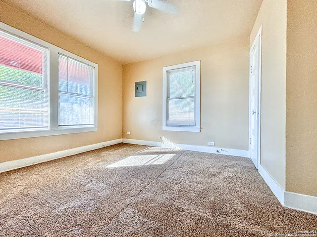 $850 | 162 West Faust Street, New Braunfels, TX 78130