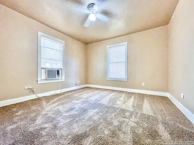 $850 | 162 West Faust Street, New Braunfels, TX 78130