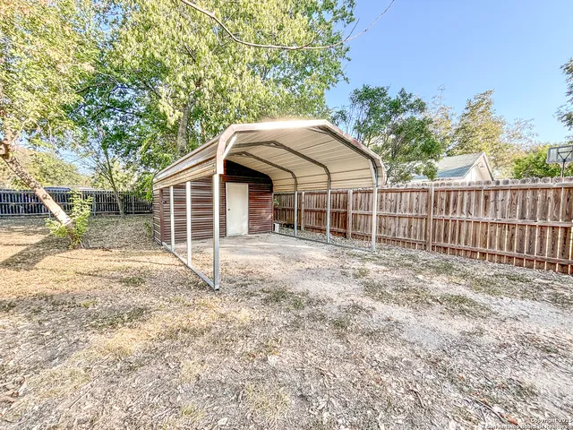 $850 | 162 West Faust Street, New Braunfels, TX 78130