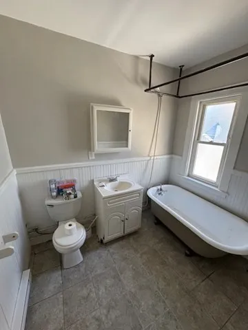 $2,800 | 7 Cushing Street, Unit 1, Amesbury, MA 01913