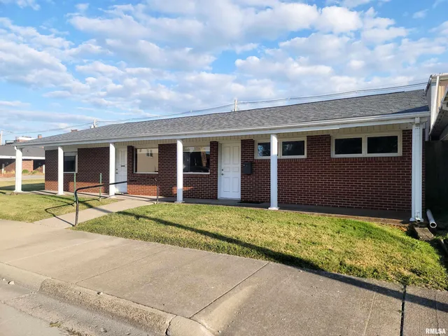 $149,000 | 119 West 2nd Street, Flora, IL 62839