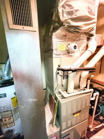 $149,000 | 119 West 2nd Street, Flora, IL 62839