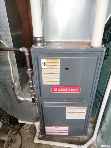 $149,000 | 119 West 2nd Street, Flora, IL 62839