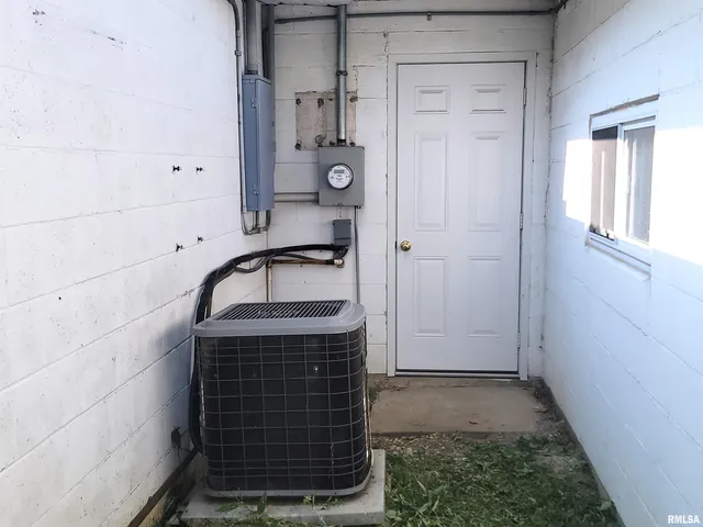 $149,000 | 119 West 2nd Street, Flora, IL 62839