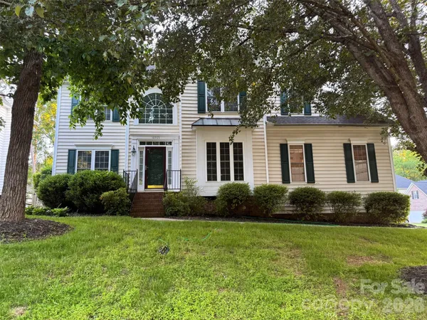 a view of a house with garden and yard