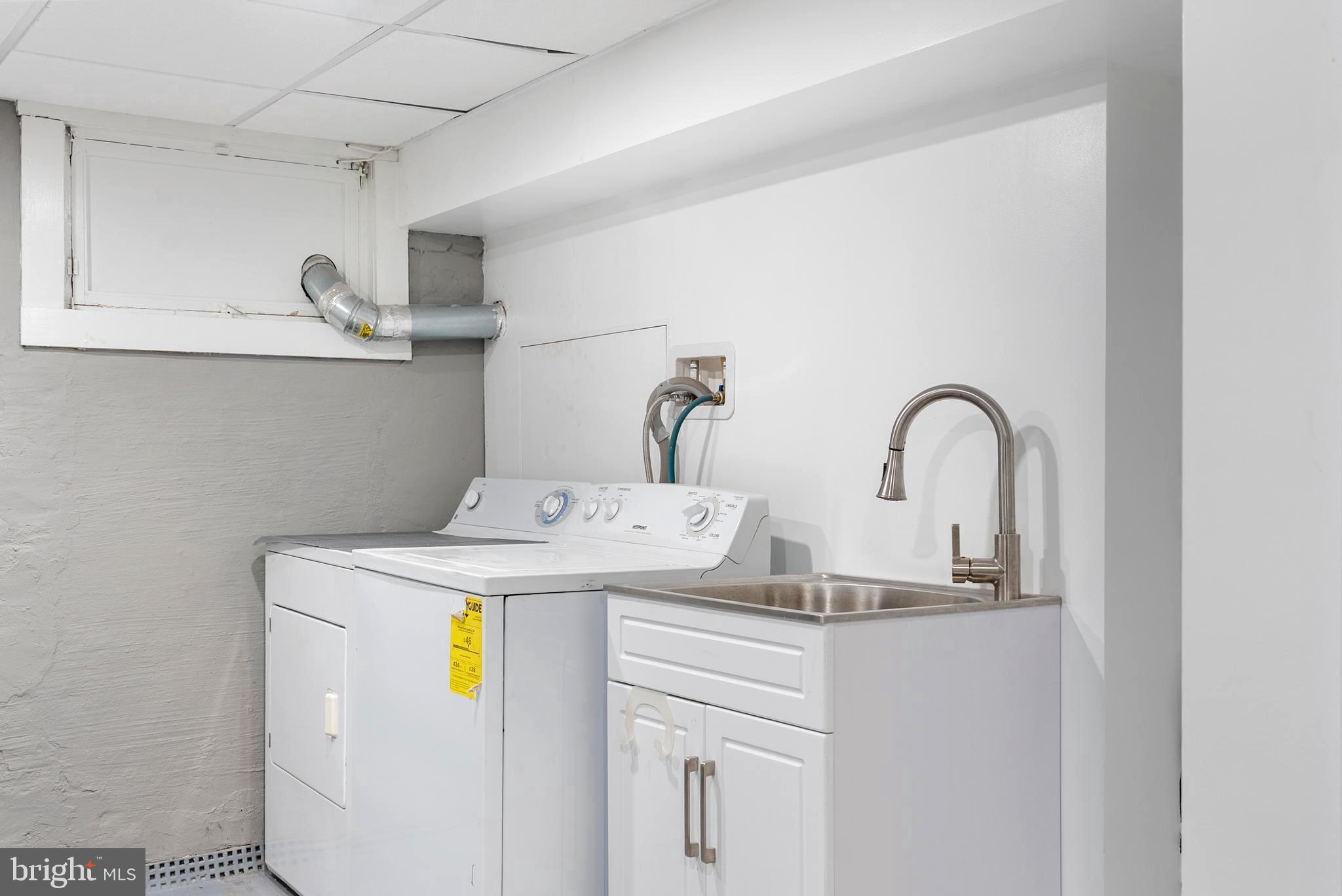 280 South Robinson Street Baltimore, MD 21224 - Photo 33 of 40 a utility room with dryer and washer