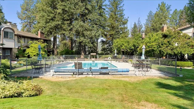 $300,000 | 12515 North Fairwood Drive, Unit 6, Spokane, WA 99218