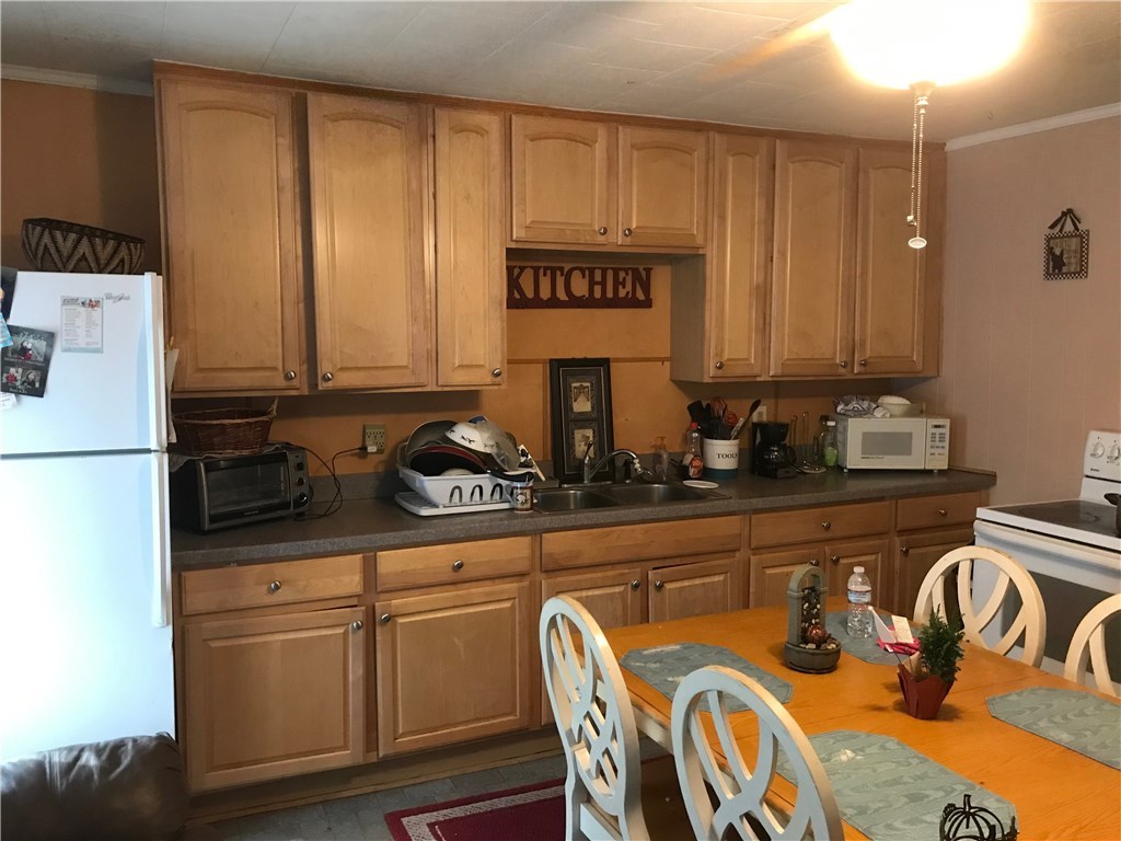 358 Privilege Street Woonsocket, RI 02895 - Photo 4 of 34