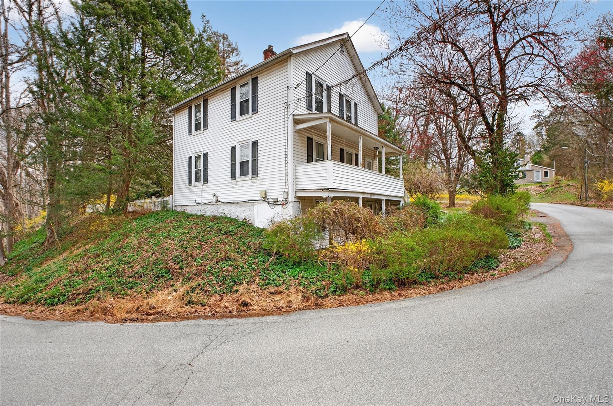 16 Hamilton Road Wappingers Falls, NY 12590 - Photo 3 of 36